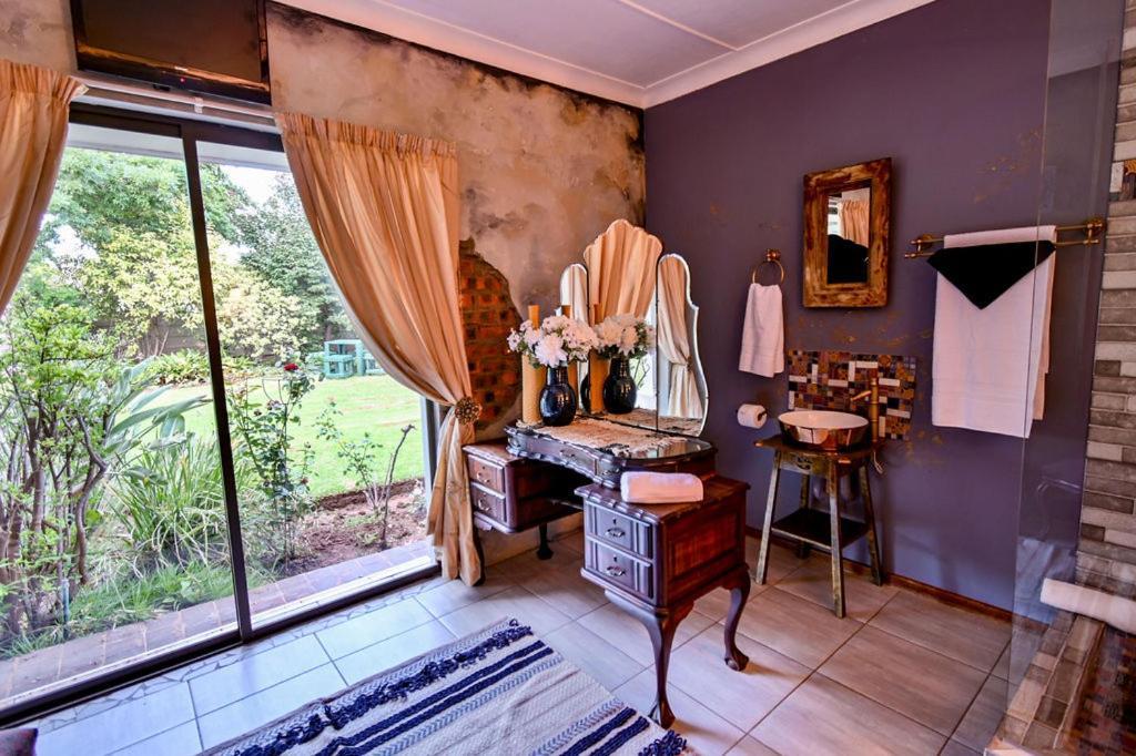 Iszis Guest House Bloemfontein Eksteriør billede
