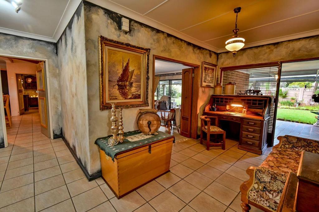 Iszis Guest House Bloemfontein Eksteriør billede
